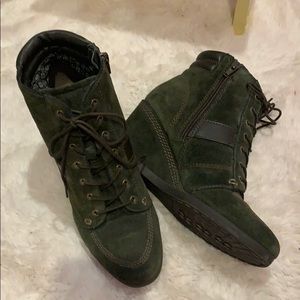 Naturalizer 8 military green suede